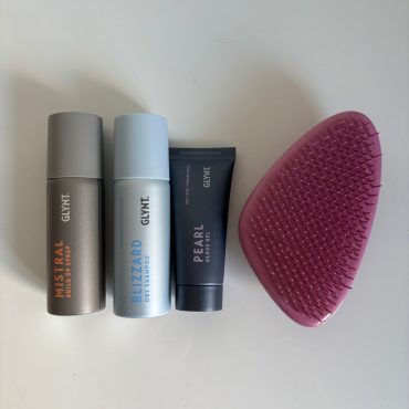 Hair spray, Dry shampoo, Pearl gloss gel og børste  Hair spray, Dry shampoo, Pearl gloss gel og børste