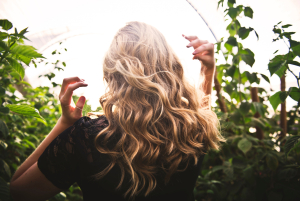 Blond hår